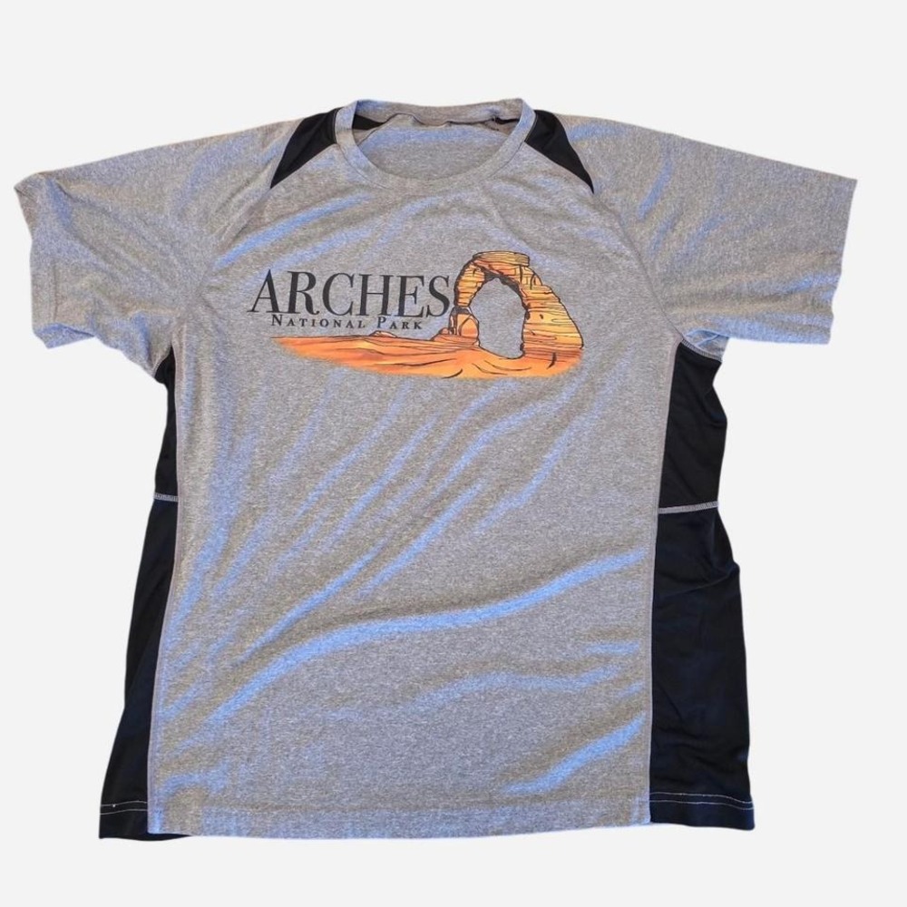 mens rashguard souvenir arches national park tee size large
